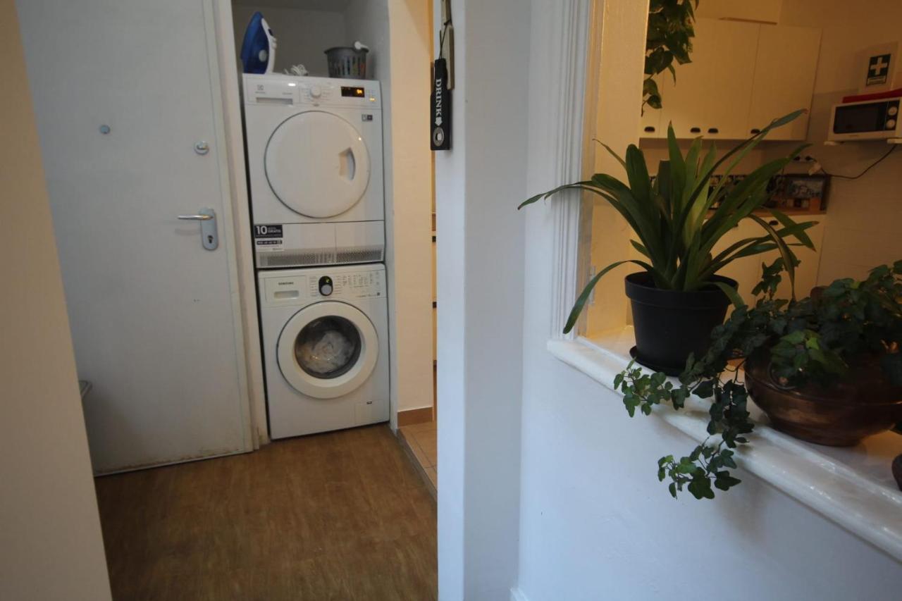 Ocean M1 R4 - Large Double With Shared Bathroom In Center Gæstehus Lisboa